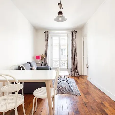 Paris' Sunny Nest * פריז