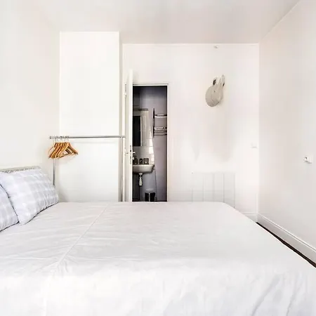 Paris' Sunny Nest דירה