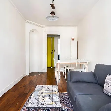 Daire Paris' Sunny Nest