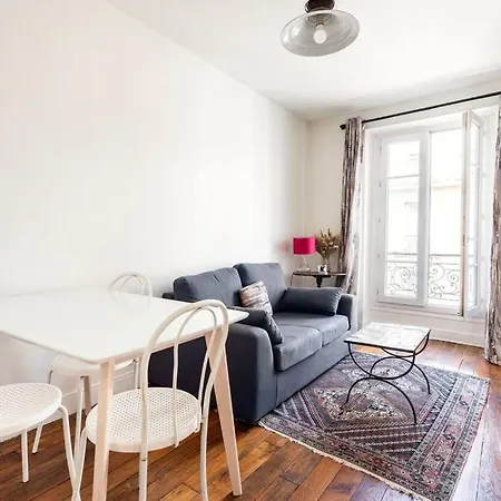 Paris' Sunny Nest Daire